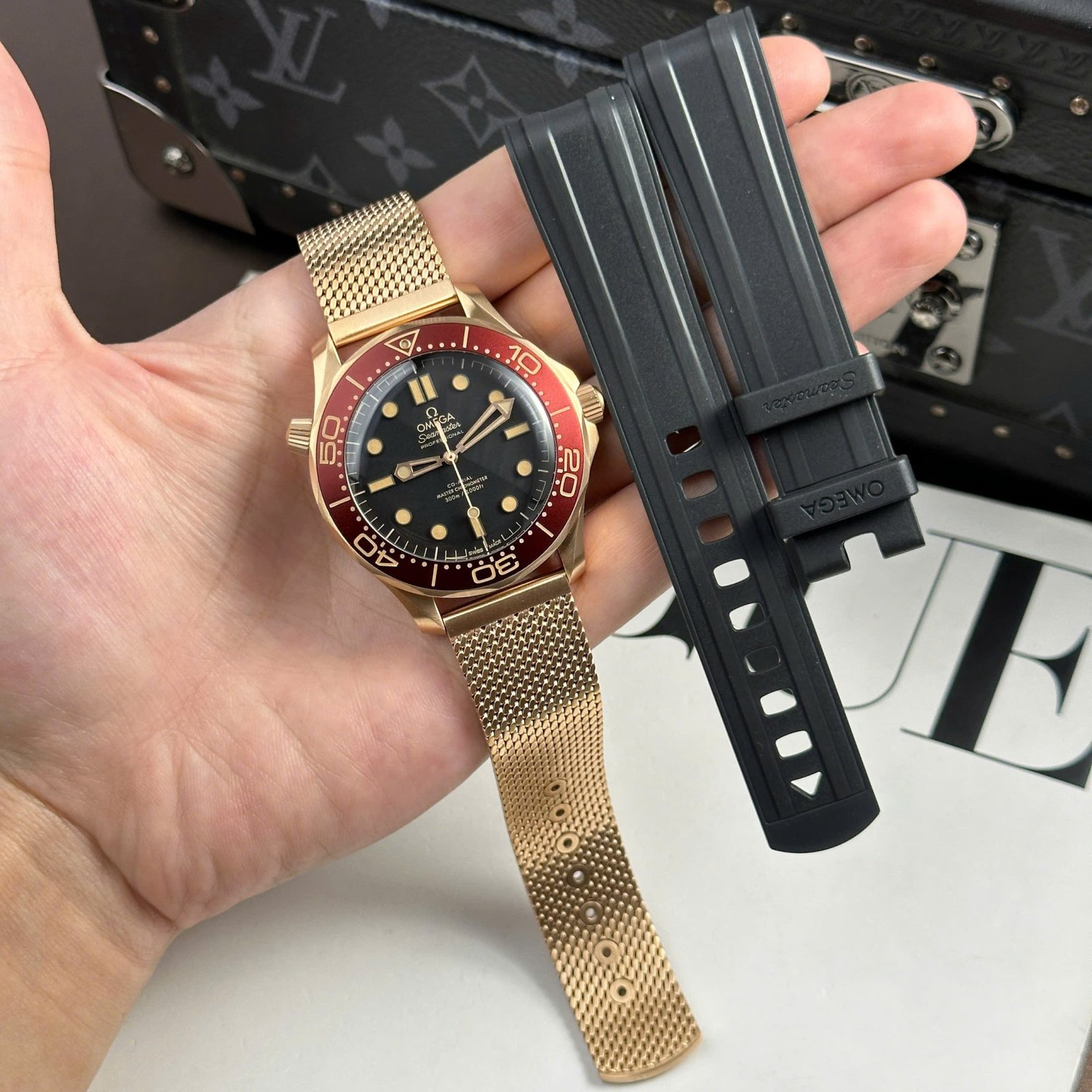 Dong-Ho-Omega-Seamaster-Diver-300M-Bronze-Gold-Replica-11-VFS-42mm-11.jpg