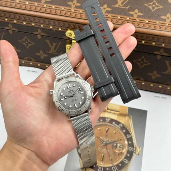 Omega Seamaster Diver 300m Replica Watch Gray Dial VS Factory 42mm